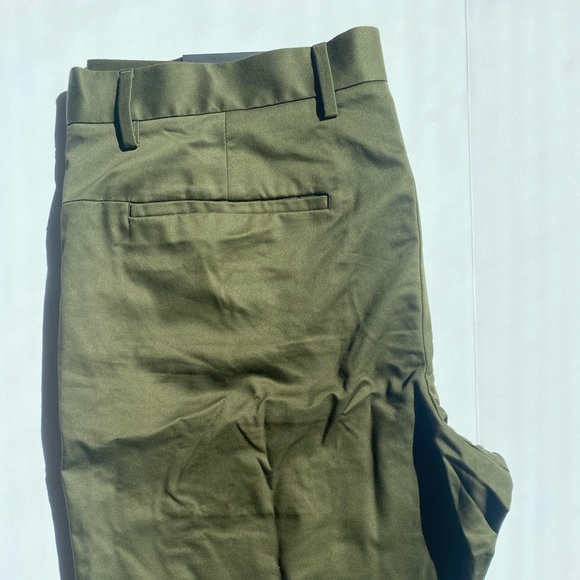 Banana Republic Core Temp 9” Aiden Short - Picture 3 of 8